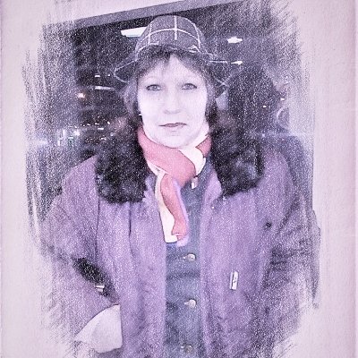 Мне 44_года.родилась, и выросла в Советском Союзе. проживаю, учусь и работаю пока в россии! Искусствовед, критик Высшей..музыкальной Рок_категории, и_поэт.