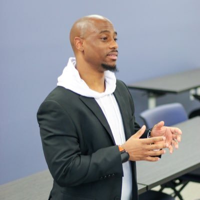 🎤 | Author of “Grind To Grad” 📚 | 👨🏾‍🎓 Founder of @grindtograd | I help get students to and through college