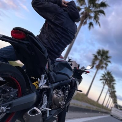 バイク垢です！Youtubeでゆるーく動画上げてます(2021/10/18〜)。※最近は動画上げられてません🙇‍♂️バイク歴12年目。無言フォロー失礼します。バイク乗りの方はフォロバします！