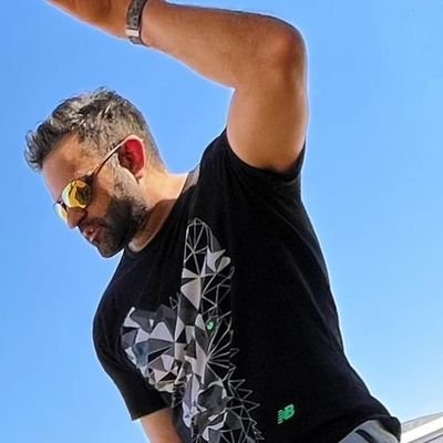 ShafieePouya's profile picture. Living the life and enjoy observing what's possible.