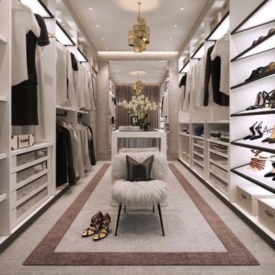 Welcome to Mom’s Kloset where you will find high quality items. I’ll be posting items as they arrive. if you have special request sent me a message.
