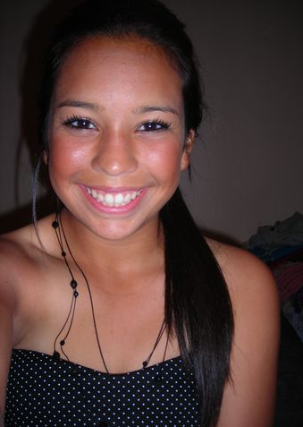 Hi im Jane 19 from Uk. I enjoy walking my dogs meeting friends and going out with my friends into town xx