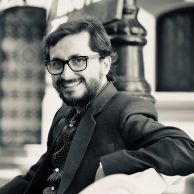 Periodista / Comunicación Estratégica, pública y política / Máster y cursos, en Chile, España, China y Estados Unidos/ Autor del libro @paguirrecerda