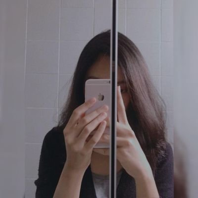 omaoms's profile picture. A girl, living her life.