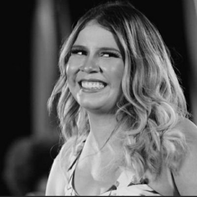 thaataroberta's profile picture. o golpe tá aí...cai quem quer 👌