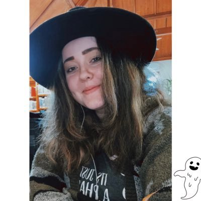 ElizaSouls's profile picture. Just a book nerd in Vermont 😌