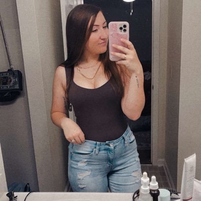 KateMcDonald87's profile picture. Howdy, let’s get fuckin’ rowdy! 🍻 • Wildcard 🎲