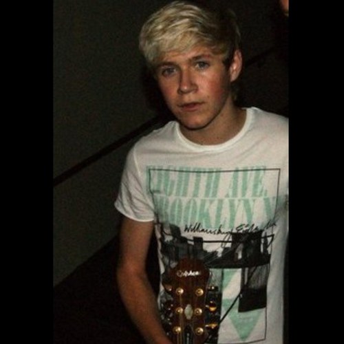 NaillOfficail's profile picture. I am 17, I am in One Direction and we are livin the dream. Follow us at @onedirection