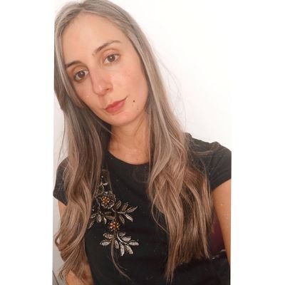 Sabinera. Profesora de Lengua y Literatura 📚. Lectora. Estudiante infinita. Amante de la vida. Amapola en la vereda del camino. 🌺