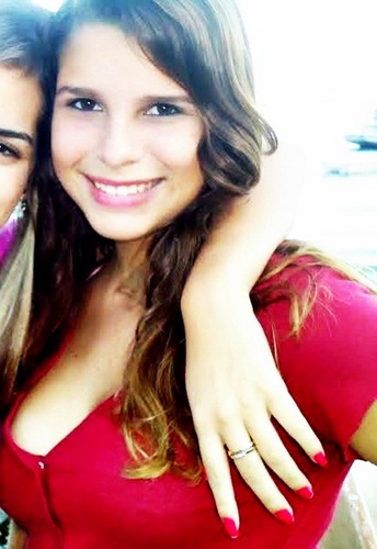 Virginiana,13 anos,Solteira, Angrense, Flamenguista, Volei, Sincera, Carinhosa, Fã de @LuanSantana, se quizer saber mais, me siga *-*