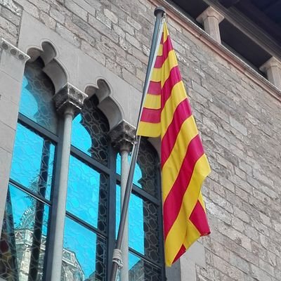 Som i serem gent catalana
tant si es vol com si no es vol, que no hi ha terra més ufana sota la capa del sol.       
Visca Catalunya. ||*||