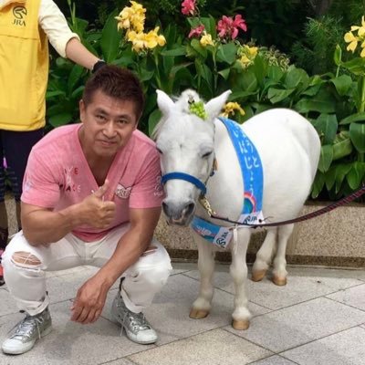 前のアカウントがおかしくなってしまい😭新しくコダシ🐴と共にやって来ました。     趣味は車🚗 、筋トレ💪そして競馬、特にWIN5にハマってます。1発デカいのを当てて🎯Porscheを乗り回すのを夢見ているオヤジです。5000円前後の小額でしか出来ませんが、よろしくお願いします😘