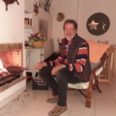 ColauMethode's profile picture. Nascut a Barcelona, infància i Adolescència a Vilafranca i ara a una Barcelona destrossada per falsos esquerrans hipòcrites que tanquen la porta a en Trias.