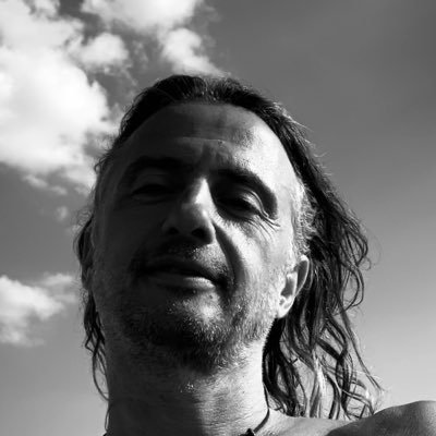 RobertPeaIniest's profile picture. 