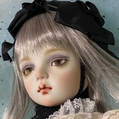 綺麗な物や可愛い物が大好き😻色んな物をコレクションするのが趣味😸ハンドメイド作品が特に大好きです🐱 他にもお人形、ぬいぐるみ、セーラームーン、ゲーム、漫画、アニメ、動物(主に猫)、BTS、ミート源五郎さん、コレコレさん😺宜しくお願い致します😽誤字脱字多目、語彙力なし😹