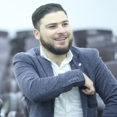 إعلامي سوري، أنتمي للثورة السورية،
أدرس العلوم السياسية