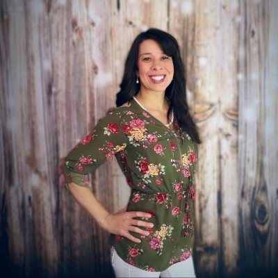 Sassy mom with an attitude. Web/graphic design. Lover of all things tiny.