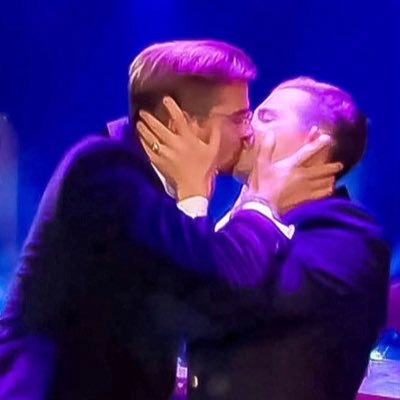 👨🏼❤️💋👨🏽 JK FAN/shipper
🎙 Baywatch Berlin /AWFNR
🧍🏽♂️ LNB
🎥 JKP7
🌎 DUDW
🍩 WSMDS
👨🏼🤝👨🏽 CHG
🦩 Florida