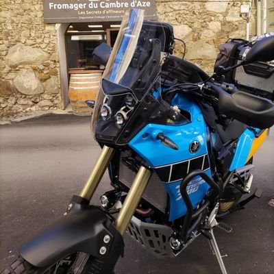 Intéressé par le monde qui m'entoure, Papa, Ancien Sapeurs-pompiers,photos et Road trip moto(toutes mes photos de paysages sont prises avec mon smartphone)