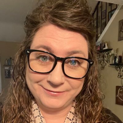 rachealkimbro's profile picture. Nashville/Chicago hybrid. Smitten wife. Dog mom. Movie buff. Vinyl collector. Sports fan. Concert goer. Flipflop addict. #RIPdad 🌻