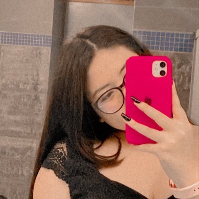 NadiaSn26's profile picture. Holi