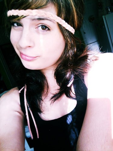 Eu sou imperfeita, cometo falhas e erro as vezes. Ou seja, eu sou humana.