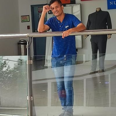 मैं कवि हूं कविताएं लिखता हूं,और अपने शब्दों को अल्फाजों से बयां करता हूं।