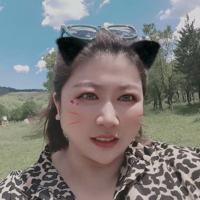 a young mother who loves beauty and main do the beauty devices in china for several years. want to get more friends who love beauty.