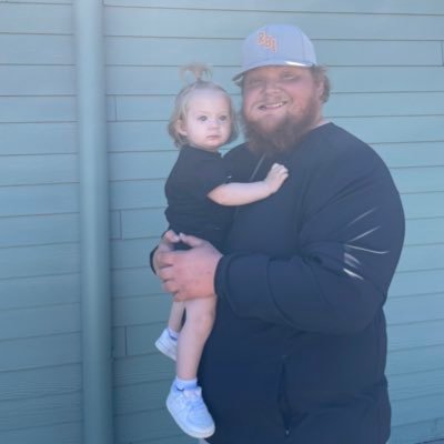 coach_taylor28's profile picture. 