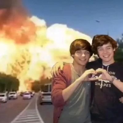 _Larry_mispapis's profile picture. 💗💛💙