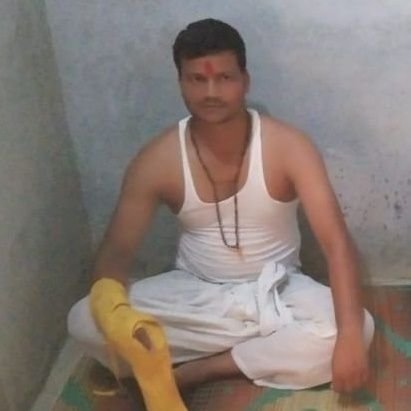 यद्यदाचरति श्रेष्ठस्तत्तदेवेतरो जनः।
स यत्प्रमाणं कुरुते लोकस्तदनुवर्तते।।