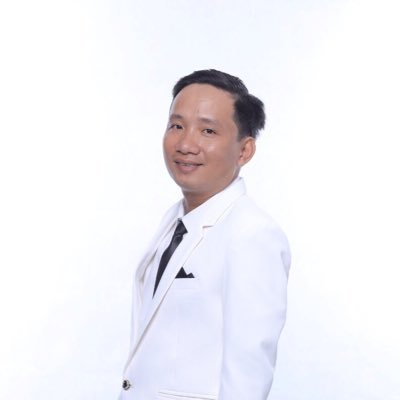 LHoang0932's profile picture. Xslide