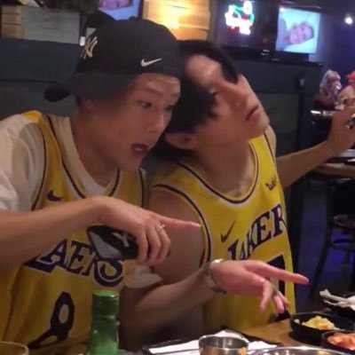 honitX's profile picture. 소설을 쓴다 소설을 써