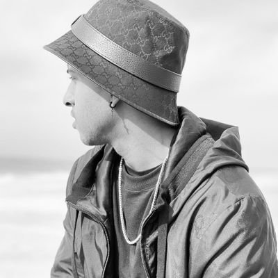 Riq95550489's profile picture. kill em n move on