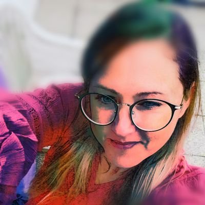 calamity_fane's profile picture. j'ai dû me déconstruire. Avec les mêmes briques je me suis reconstruite mais autrement. C'est mieux maintenant.