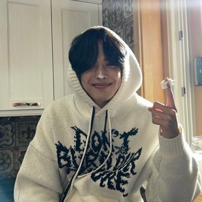 a loops account dedicated to victons choi byungchan
