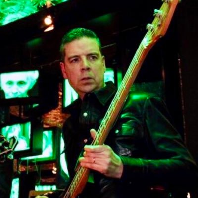 BASS Covers of U2, Big Country & Queen. Co-host of The CLAYTON ROCKS (@RocksClayton) Podcast with @tfigs121 & Bass Player with The @RoadwornFrets 🎸