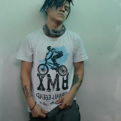 Bato super Random con rastas
Hecho en ENP8 // FacArq C.U. // UNAM
Amante de la historia, la política y las nuevas ideas.