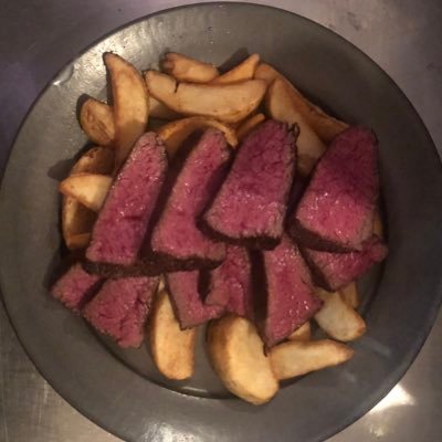 TRbookcafe's profile picture. 千葉駅北口徒歩１０分の場所にあるBOOKCAFE。 美術、写真、ファッション、建築、デザインの本を置いてます。ゆっくりくつろげるかわからない隠れ家的なお店です。世界のクラフトビール常時２０種類あり！youtubeはじめたよ！#千葉グルメ #クラフトビール好き