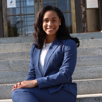 A community based photographer, Athlete, Advocate, proud Afro-Latina and future MD 🇩🇴👩🏽‍⚕️ #wesleyanu Alumnae ‘21 and #FutureMD