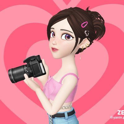 photographer 🤓 ... My heart is purple 💜, I failed arts in high school 🤷🏻‍♀️, dislexic human bean with lots of mental breakdowns...