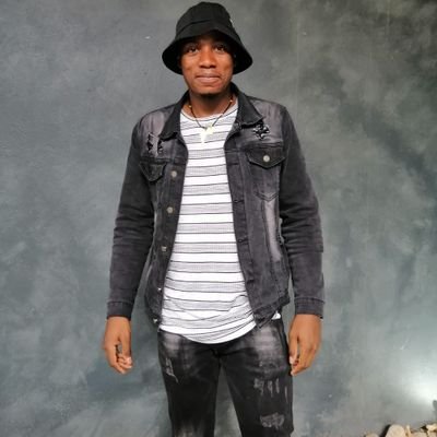 Andzo_Themba's profile picture. Born Traveler