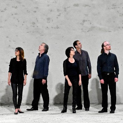 L'ensemble qui bouscule les codes et réinvente la musique de chambre en intégrant l'électroacoustique.
#MusiqueContemporaine #Electroacoustique