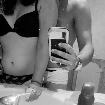 pareja joven ambos bi en busca de aventuras, propon y te contestaremos. no hablamos con gente sin fotos propias.