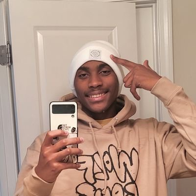 wiredboi7's profile picture. A black man on Twitter
@personali.tae is my insta