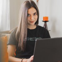 Lara (@laralavson) 's Twitter Profile