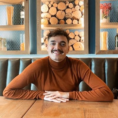 ¡Hola! Soy Daniel, orientador educativo dispuesto a cambiar el mundo.
La diversidad forma parte de mi vida y quiero que así lo sienta mucha gente más, ¿te unes?
