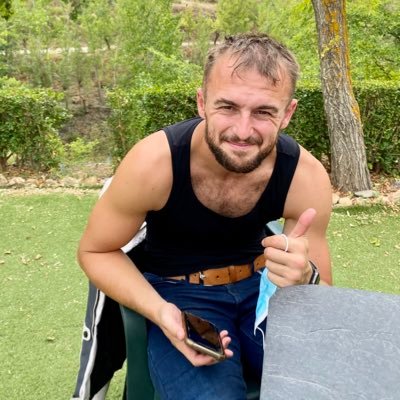 Fisioterapeuta y graduado en ciencias del deporte. Creador de @ DxFisio en instagram