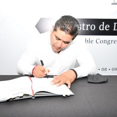 Orgullosamente Ayuuk, “Soy mixe y mi bandera es morena” comprometido con mi región, mi bello estado y con la 4T. Diputado local por el distrito 10