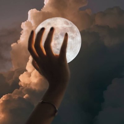 من تعلق بربه تعلقت  ‏السعادة به…
